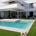 Villaswimmingpoolmalaga فيلة *