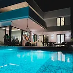 Villaswimmingpoolmalaga فيلة